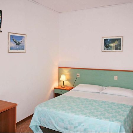 לידו די ג'סולו Hotel Janeiro Frontemare מראה חיצוני תמונה