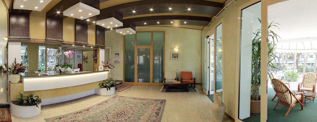 לידו די ג'סולו Hotel Janeiro Frontemare מראה חיצוני תמונה