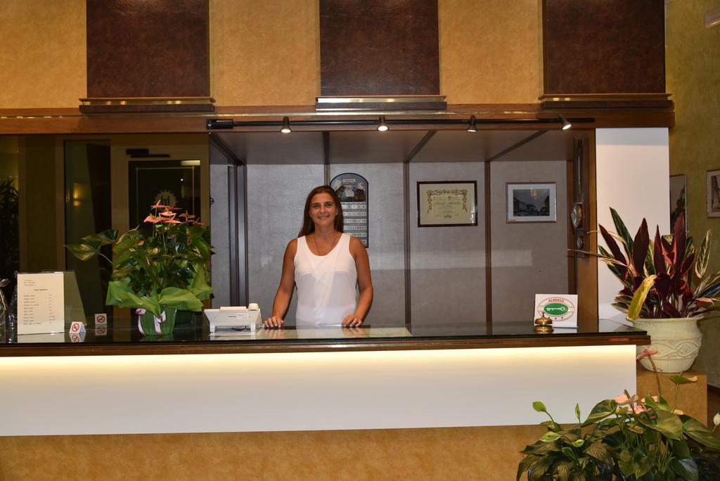 לידו די ג'סולו Hotel Janeiro Frontemare מראה חיצוני תמונה