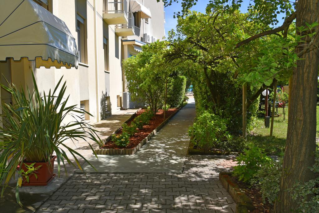 לידו די ג'סולו Hotel Janeiro Frontemare מראה חיצוני תמונה