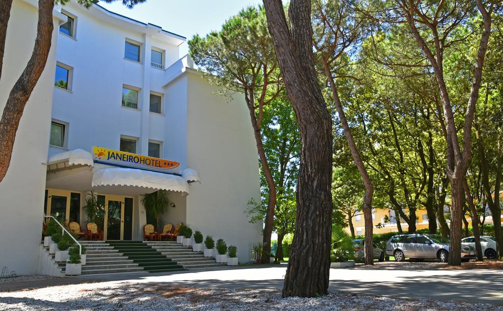 לידו די ג'סולו Hotel Janeiro Frontemare מראה חיצוני תמונה