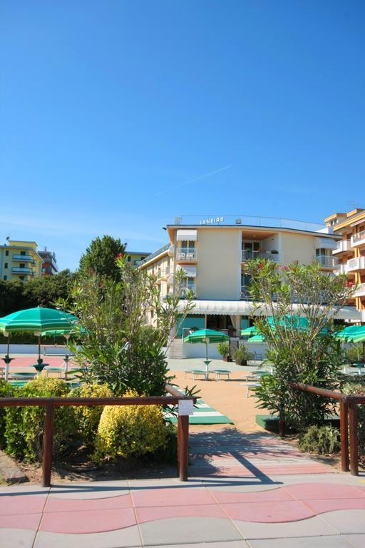 לידו די ג'סולו Hotel Janeiro Frontemare מראה חיצוני תמונה