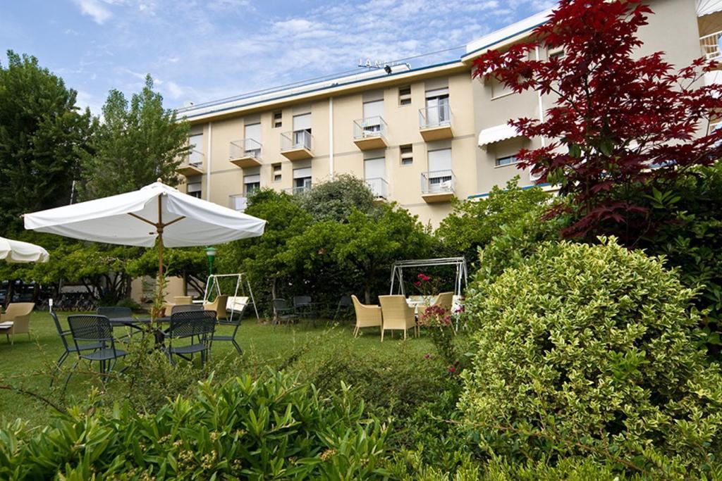 לידו די ג'סולו Hotel Janeiro Frontemare מראה חיצוני תמונה