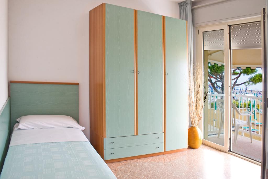 לידו די ג'סולו Hotel Janeiro Frontemare חדר תמונה